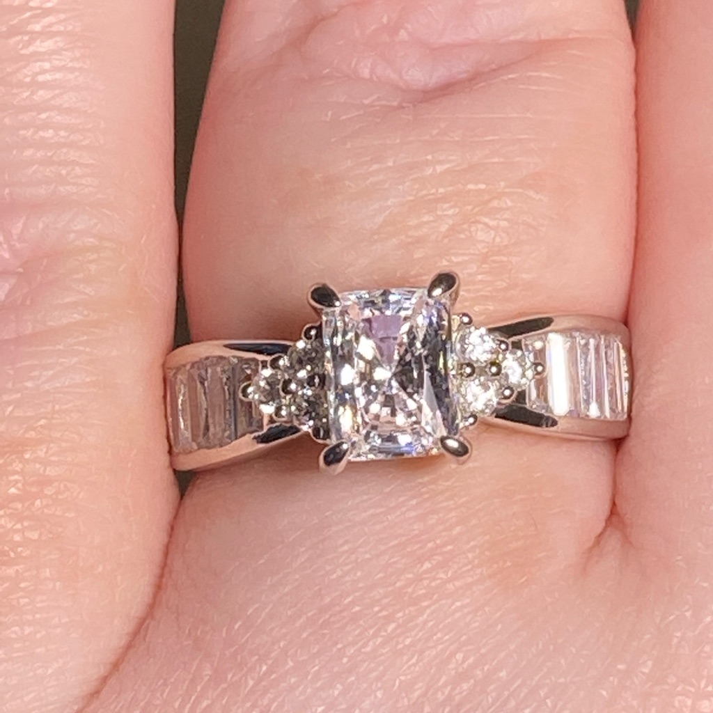 Simulated Diamonds 925 Sz 10 Ring 60$